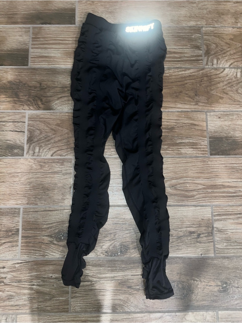 Skinnify black resistance band ruched leggings